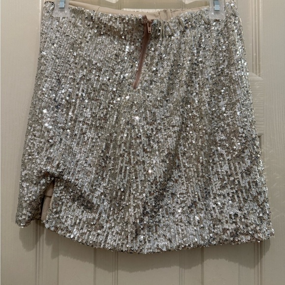 Rewind Size Small Sequence Skirt 🩷 mini skirt in silver EUC - Picture 3 of 4